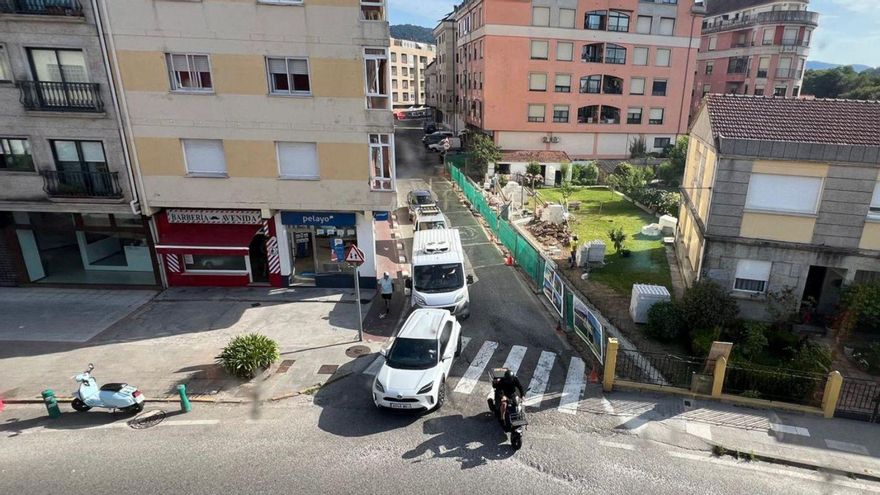 PP y AV denuncian el muro de ensanche de Longán por incumplir la normativa y culpan al Concello