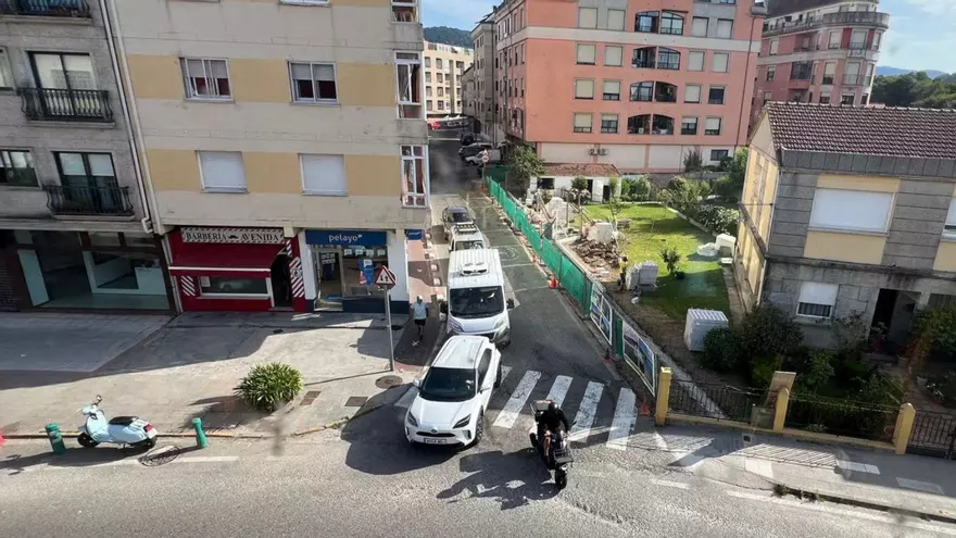 PP y AV denuncian el muro de ensanche de Longán por incumplir la normativa y culpan al Concello