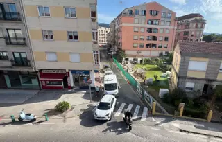 PP y AV denuncian el muro de ensanche de Longán por incumplir la normativa y culpan al Concello