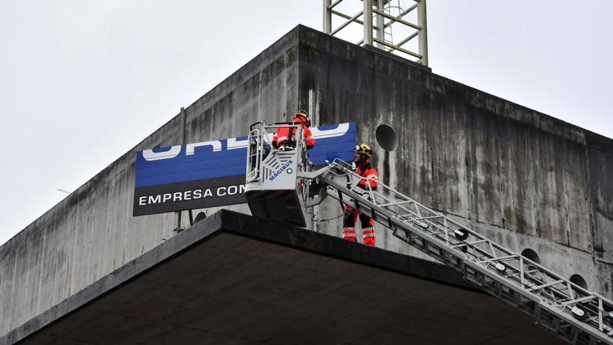 Temporal en Pontevedra | La borrasca Elsa levanta parte de la cubierta del estadio de Pasarón