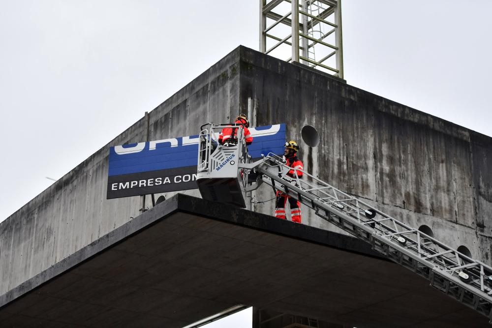 Temporal en Pontevedra | La borrasca Elsa levanta parte de la cubierta del estadio de Pasarón