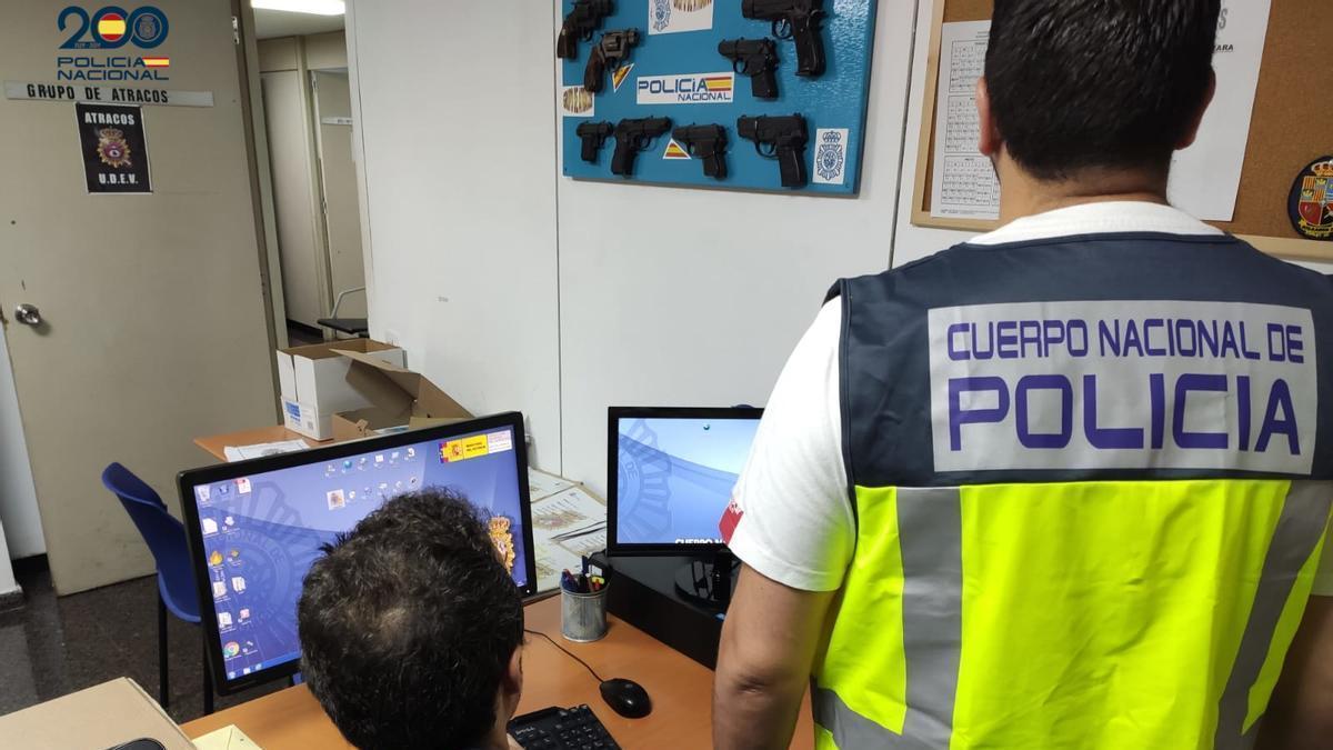 Investigadores del Grupo de Atracos de la Pôlicía Nacional.