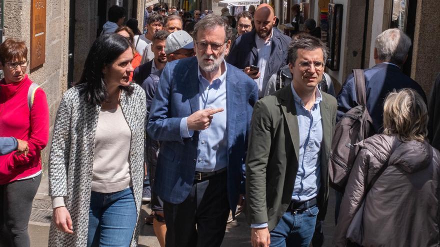 Do paseo pola zona vella e o Ensanche ao Banquete de Conxo : Rajoy, como &quot;na súa casa&quot; en Santiago