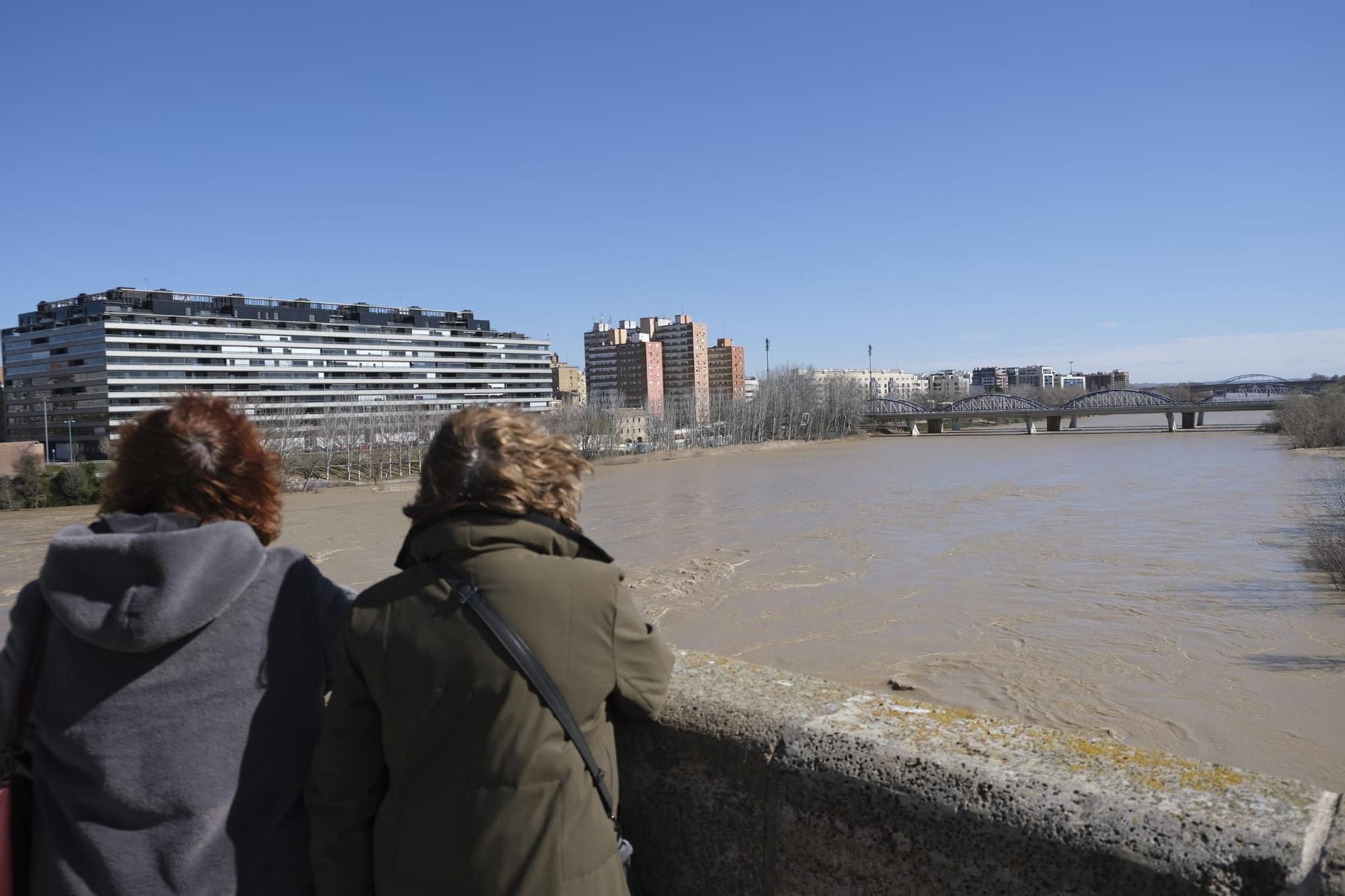 En imágenes | La crecida del Ebro se empieza a notar en Aragón
