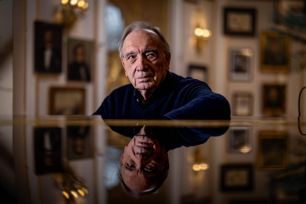 Fernando Méndez-Leite,director de la Academia de Cine,fotografiado en el Hotel Palace de Barcelona.