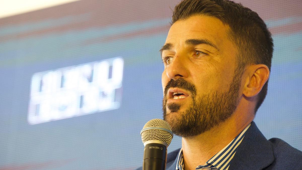 Así fue la presentación de David Villa para el 'nuevo' CF Benidorm