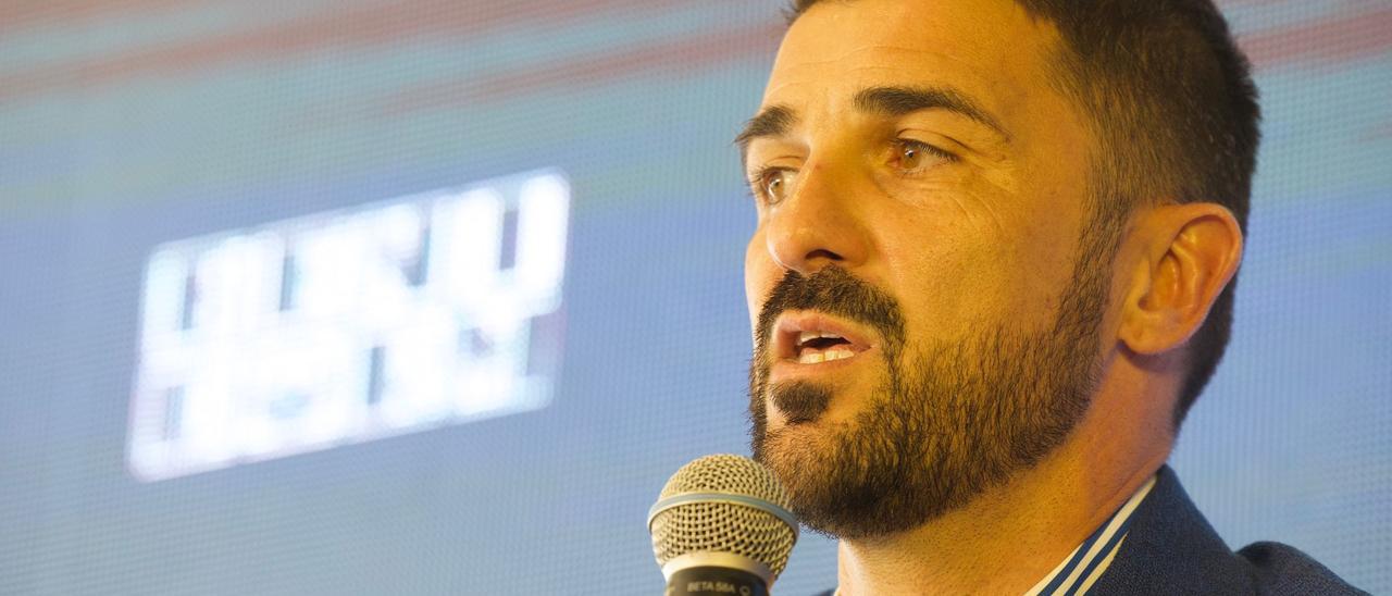 Así fue la presentación de David Villa para el &#039;nuevo&#039; CF Benidorm