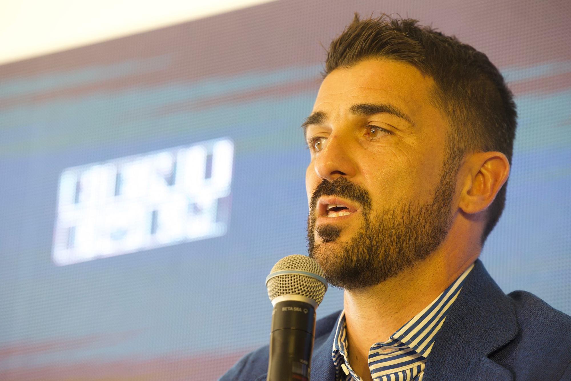 Así fue la presentación de David Villa para el 'nuevo' CF Benidorm