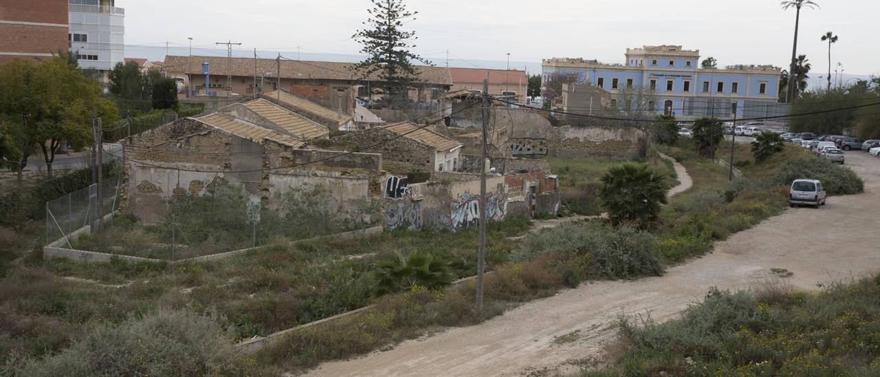 Entorno degradado en el barrio de Sangueta, donde el PSOE apuesta por ubicar el Centro de Congresos.