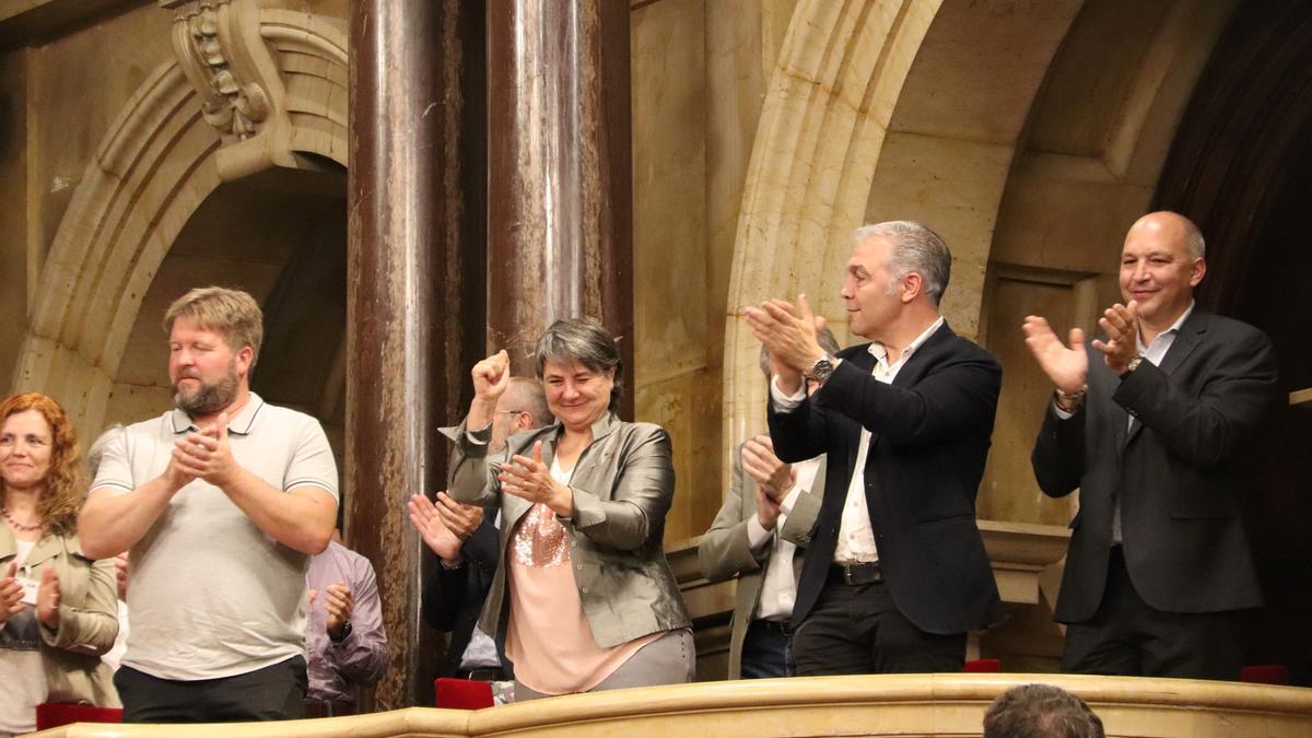 Alcaldes del Lluçanès després de la votació al Ple del Parlament