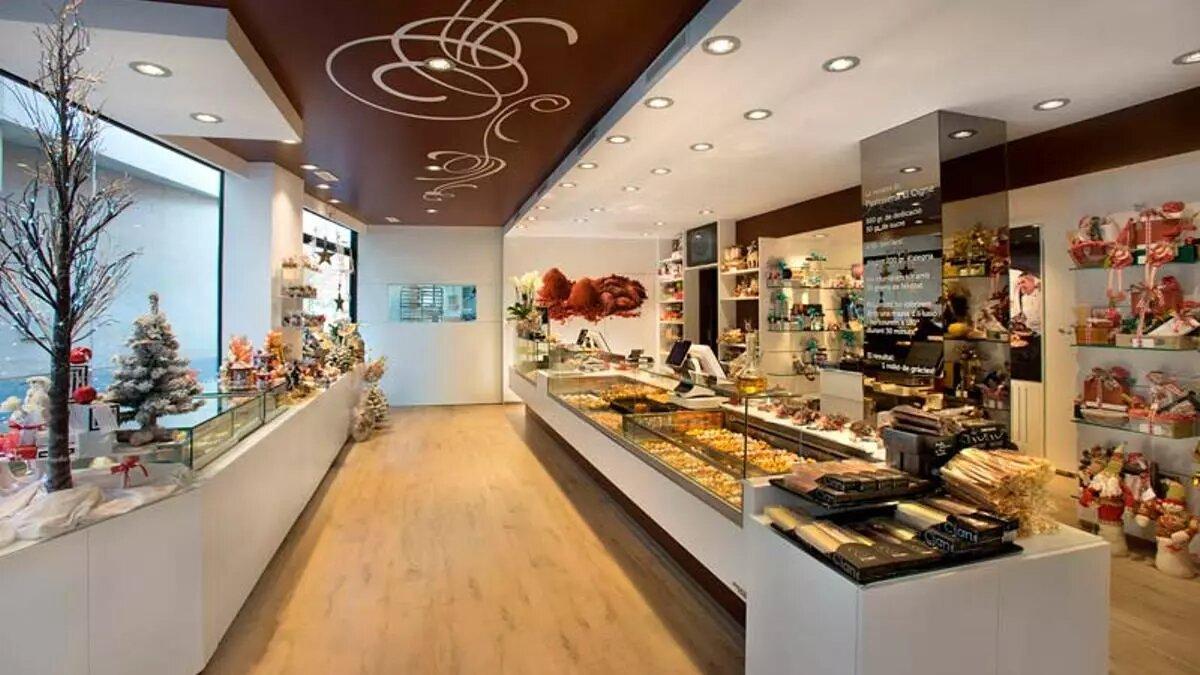 Interior de la pastisseria El Cigne