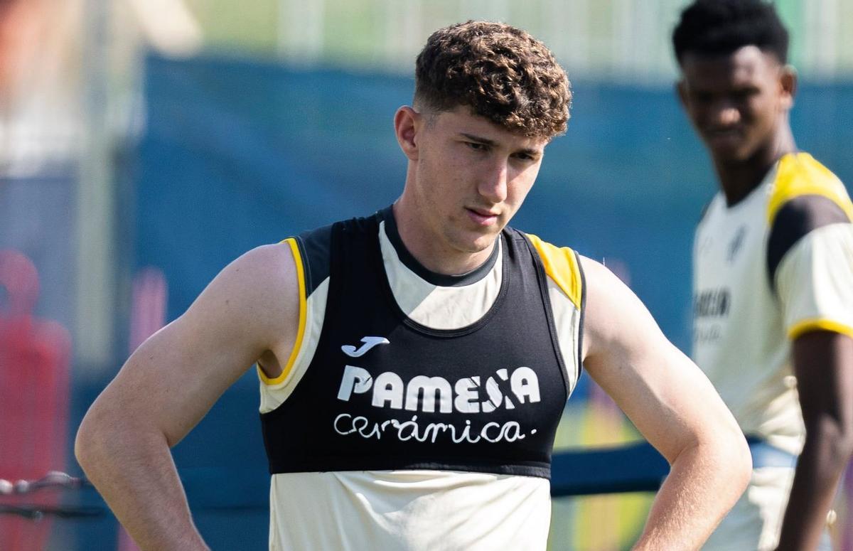 Pau Navarro podría ser titular con el Villarreal en Girona.