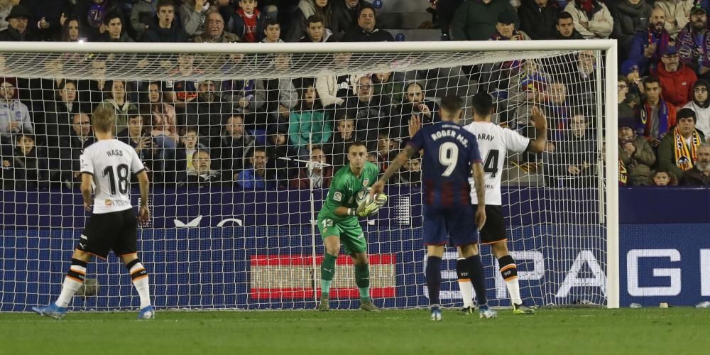 Las mejores imágenes del derbi Levante UD - Valencia CF