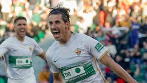 Pere Milla, celebrando un gol con el Elche