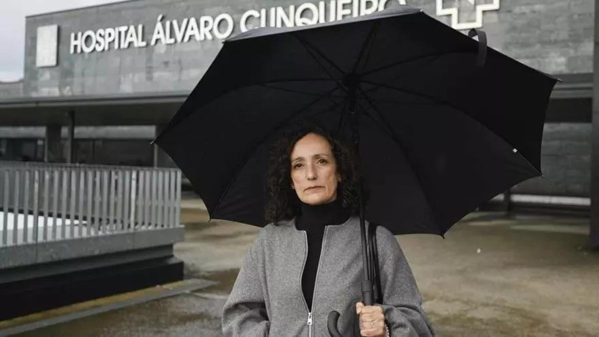 Lucía Soliño, ayer, antes de entrar a visitar a su hija, como todas las tardes