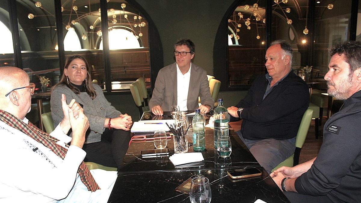 Debat sobre pesca a l'Hotel Divino de Figueres amb Itziar Segarra, Antoni Abad, Jordi Jacas i Àlex Goñi moderat per Marc Verdaguer.