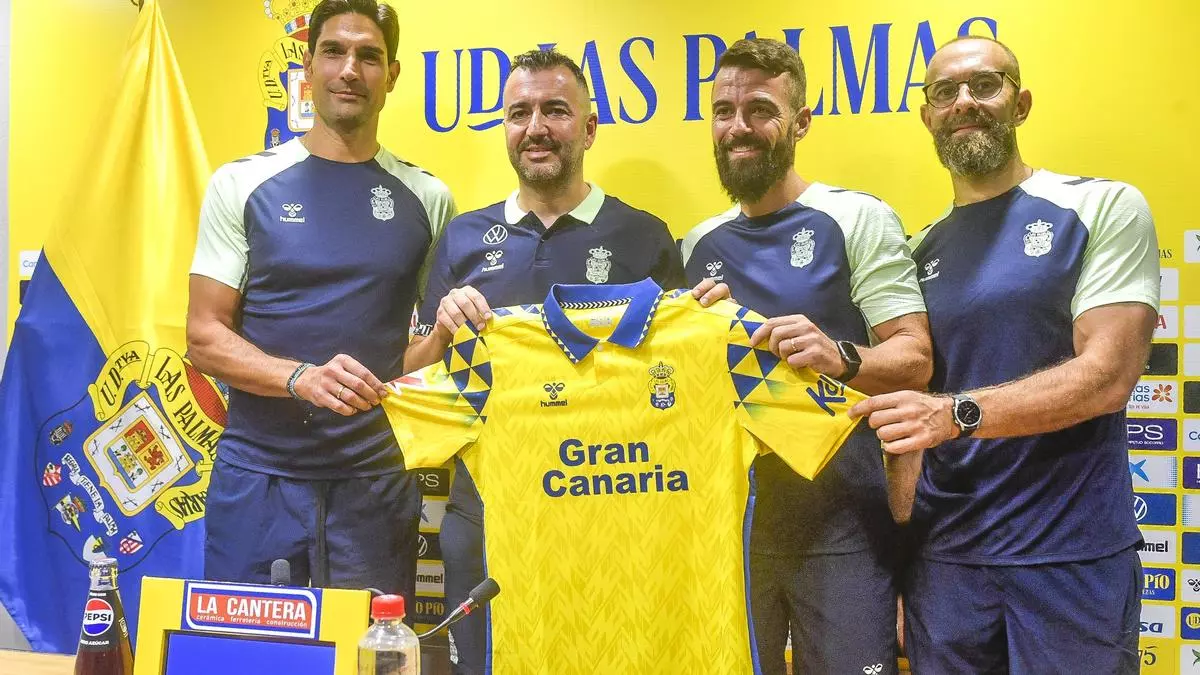 Diego Martínez, sobre el estilo de la UD Las Palmas: "Podría decirte que vamos a jugar a esto, pero sería una falacia"