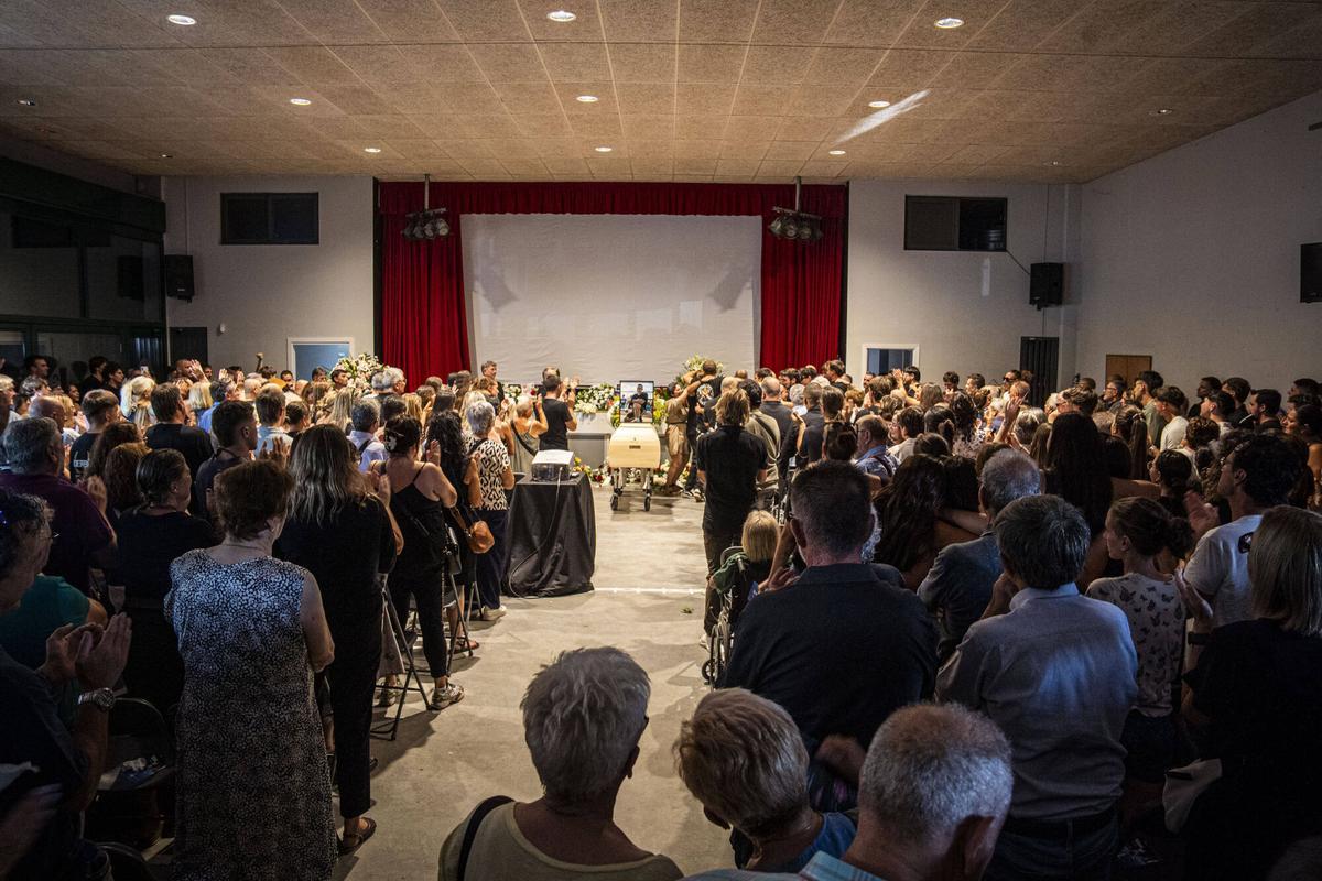 L'últim adeu de Sant Martí de Torroella a Pau Simon, el miner mort a Súria