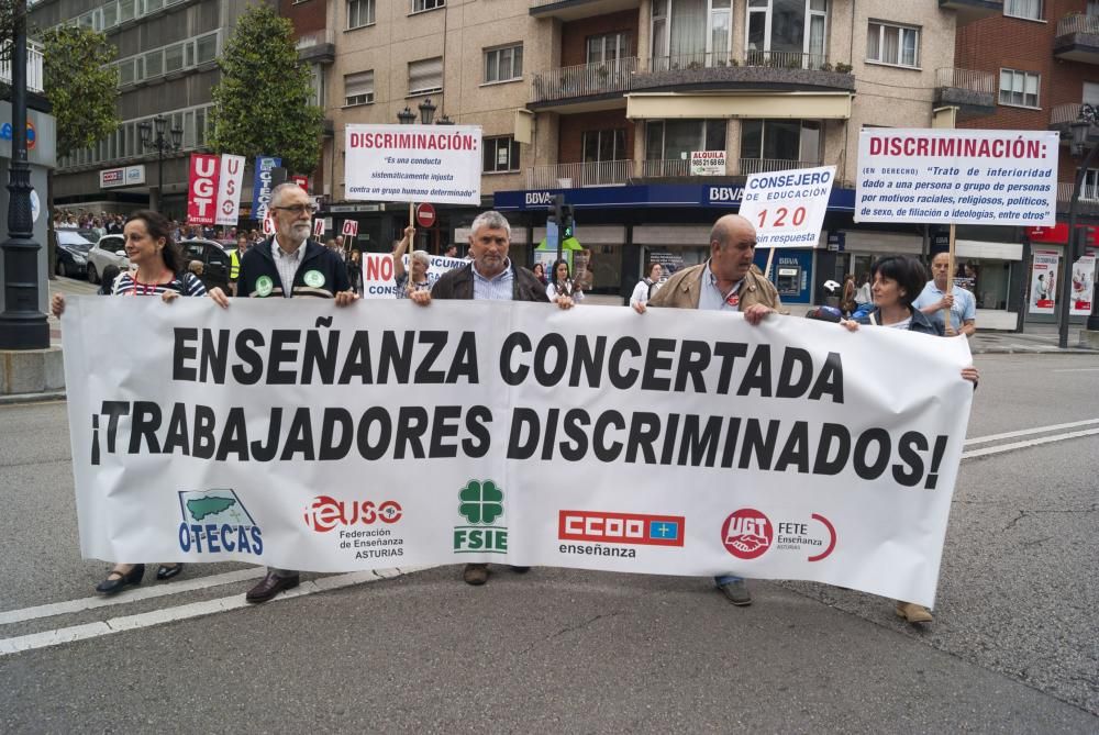 Manifestación convocada por los sindicatos de la enseñanza concertada