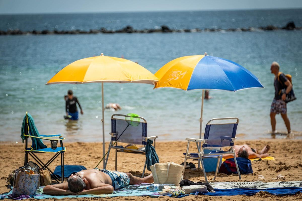 Domingo de Resurrección en la playa de Las Teresitas