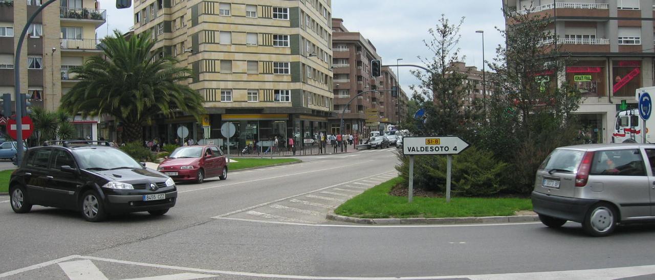 Una calle de Pola de Siero.