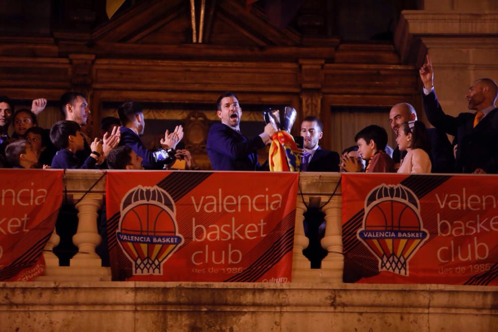 Celebración del triunfo en la Eurocup del Valencia Basket en València