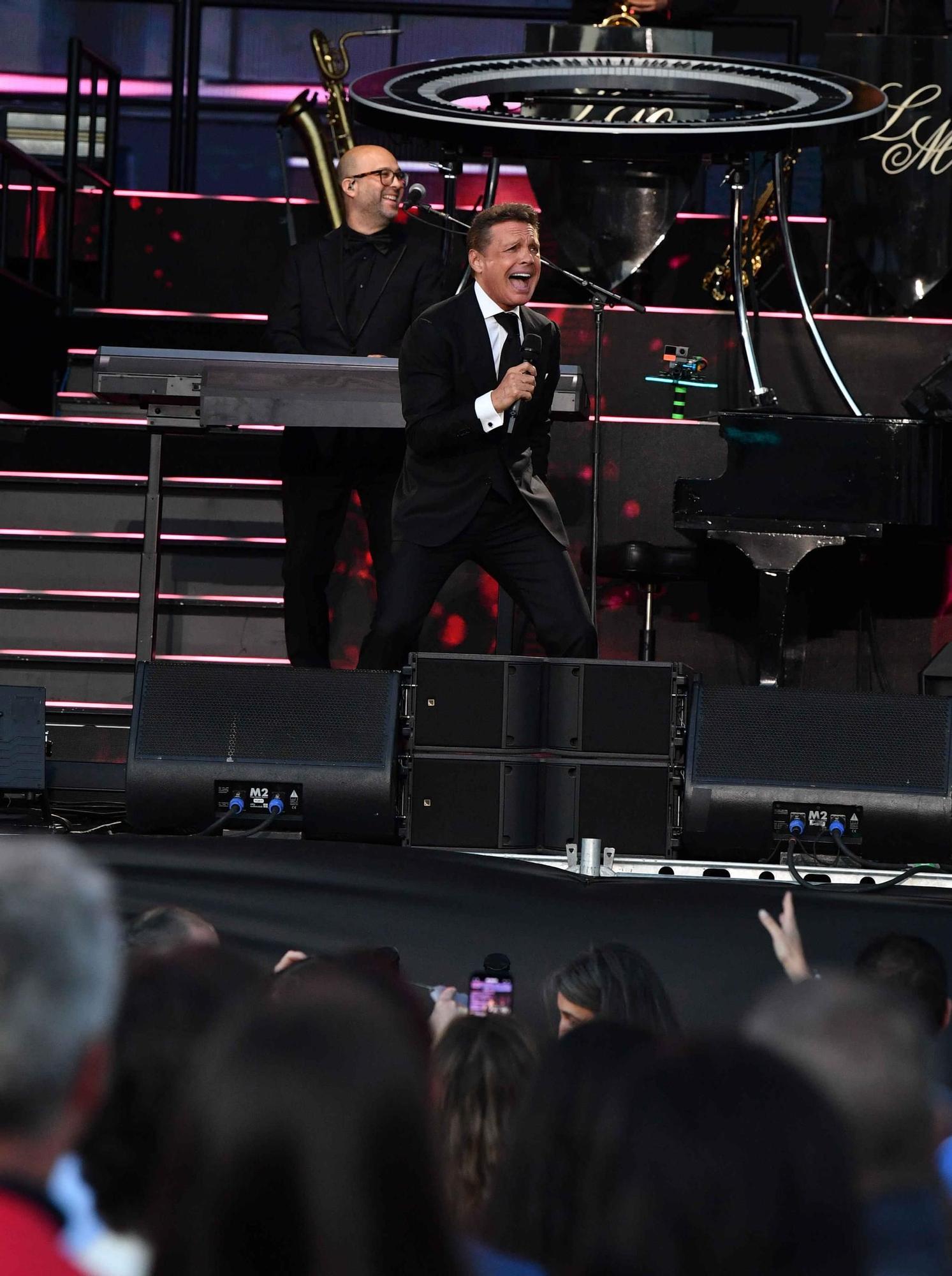 Luis Miguel alarga su leyenda en A Coruña