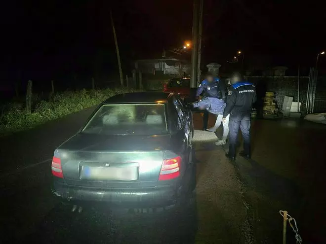 Incautan drogas e armas perigosas en varios controis policiais en Rianxo
