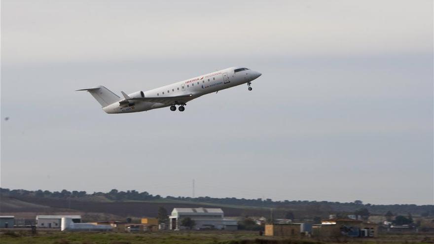 El vuelo Madrid-Badajoz aterriza en Sevilla por la niebla