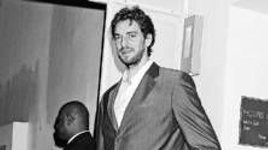 Detenidos dos paparazis por seguir a Pau Gasol