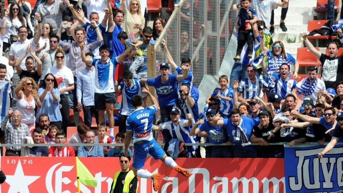 Gerard Moreno celebra el primero de sus goles en Montilivi.