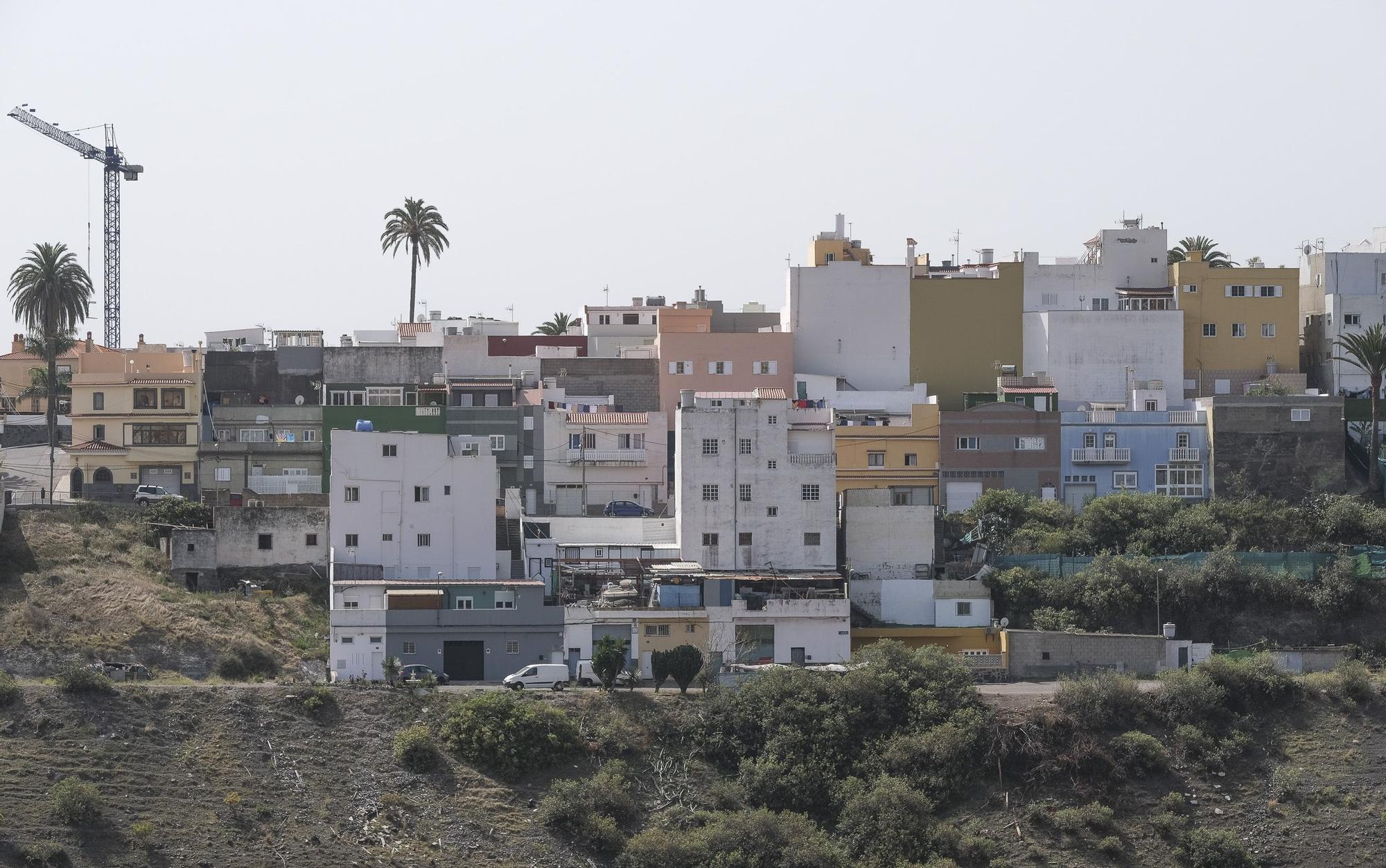 Falta de limpieza en las calles del barrio de El Fondillo en Las Palmas de Gran Canaria