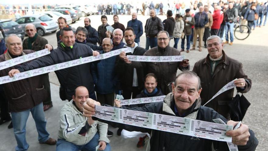 Grandes colas en El Arcángel tras el cuarto triunfo consecutivo del Córdoba