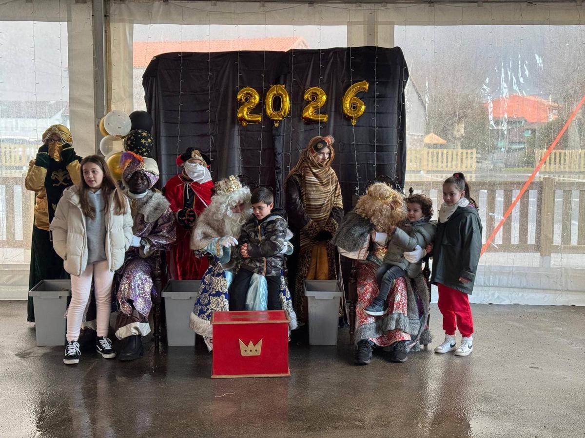 Un momento de la recepción a los Magos de Oriente en Muxía.