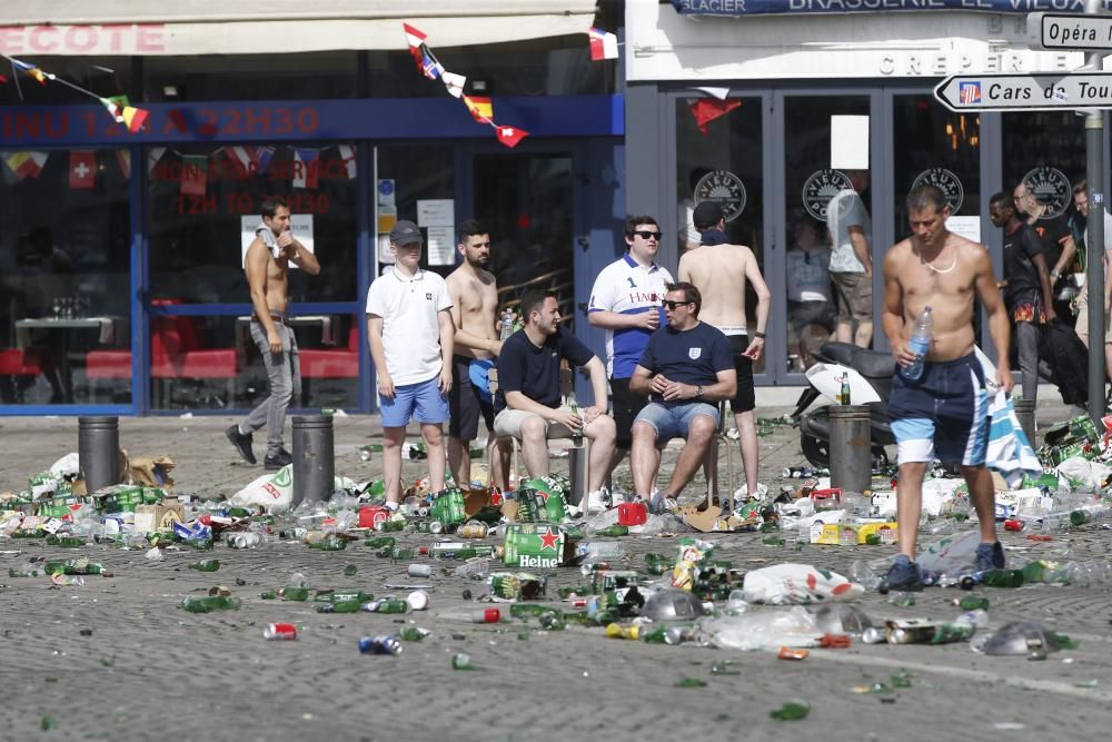 Enfrentamientos entre "hooligans" y la Policía de Marsella