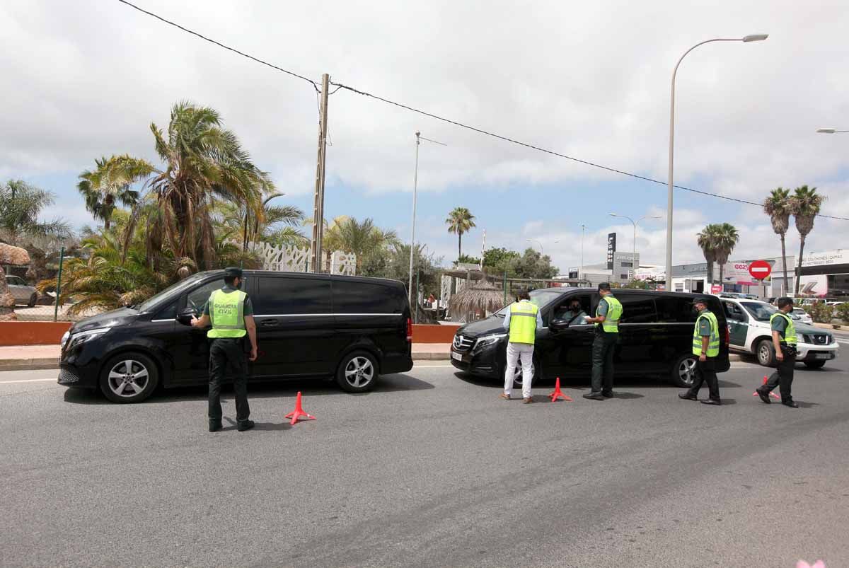 Macrodispositivo policial contra los taxis pirata en Ibiza