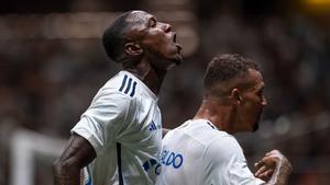 Joao Pedro celebra su gol ante Atlético Mineiro