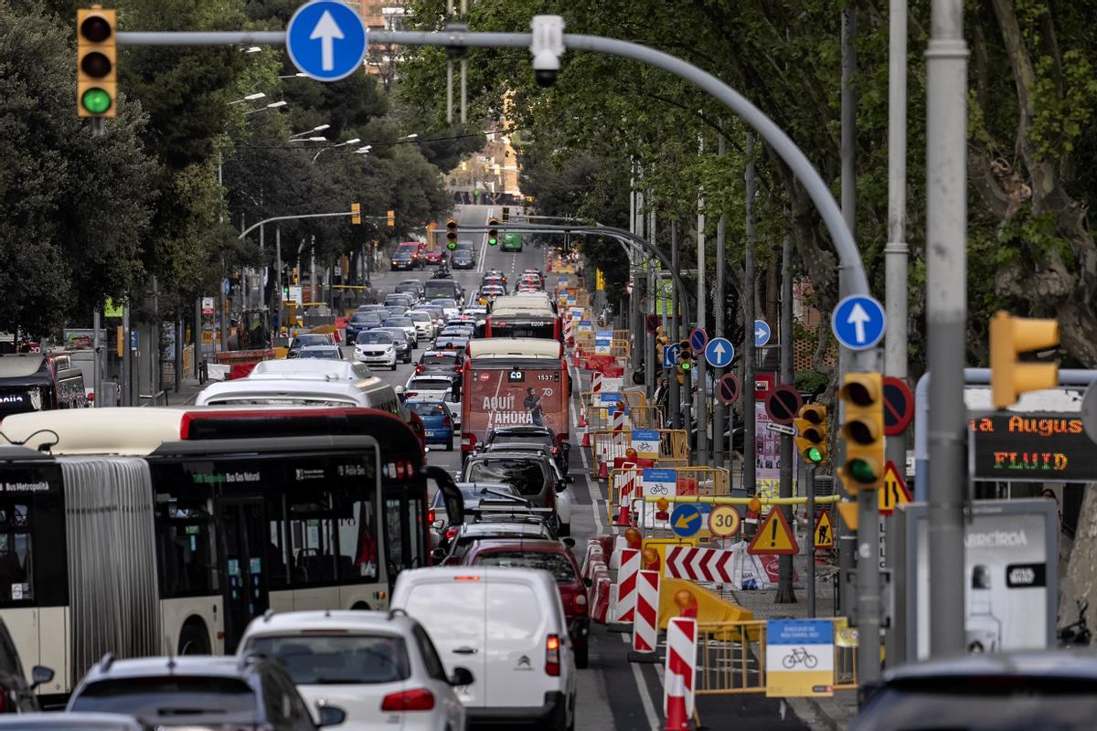 Barcelona recomana evitar la Via Augusta durant dos dies per les obres del carril bici