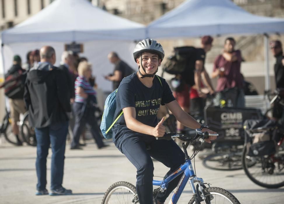 Los mensajeros se apuntan a las carreras en bicicleta