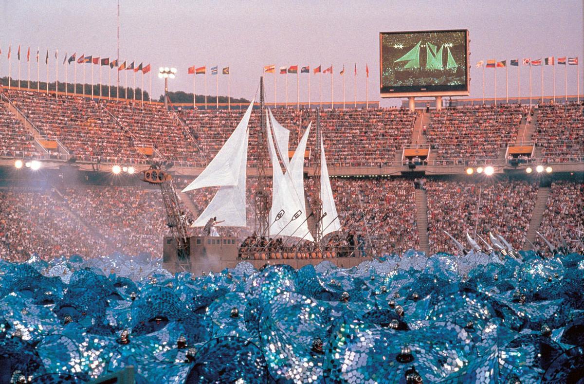 El barco de La Fura dels Baus en la ceremonia de inauguracion de los Juegos Olímpicos de Barcelona 92.