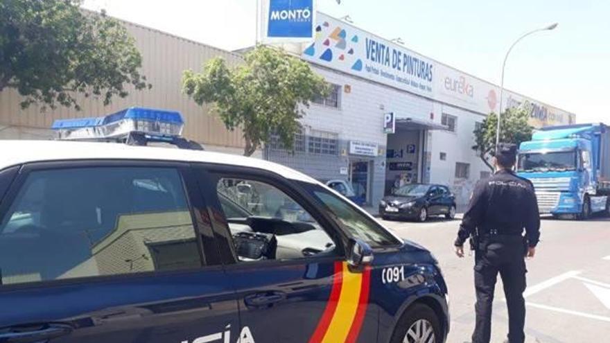 La Policía Nacional arresta a dos personas cuando desvalijaban una empresa en Alicante