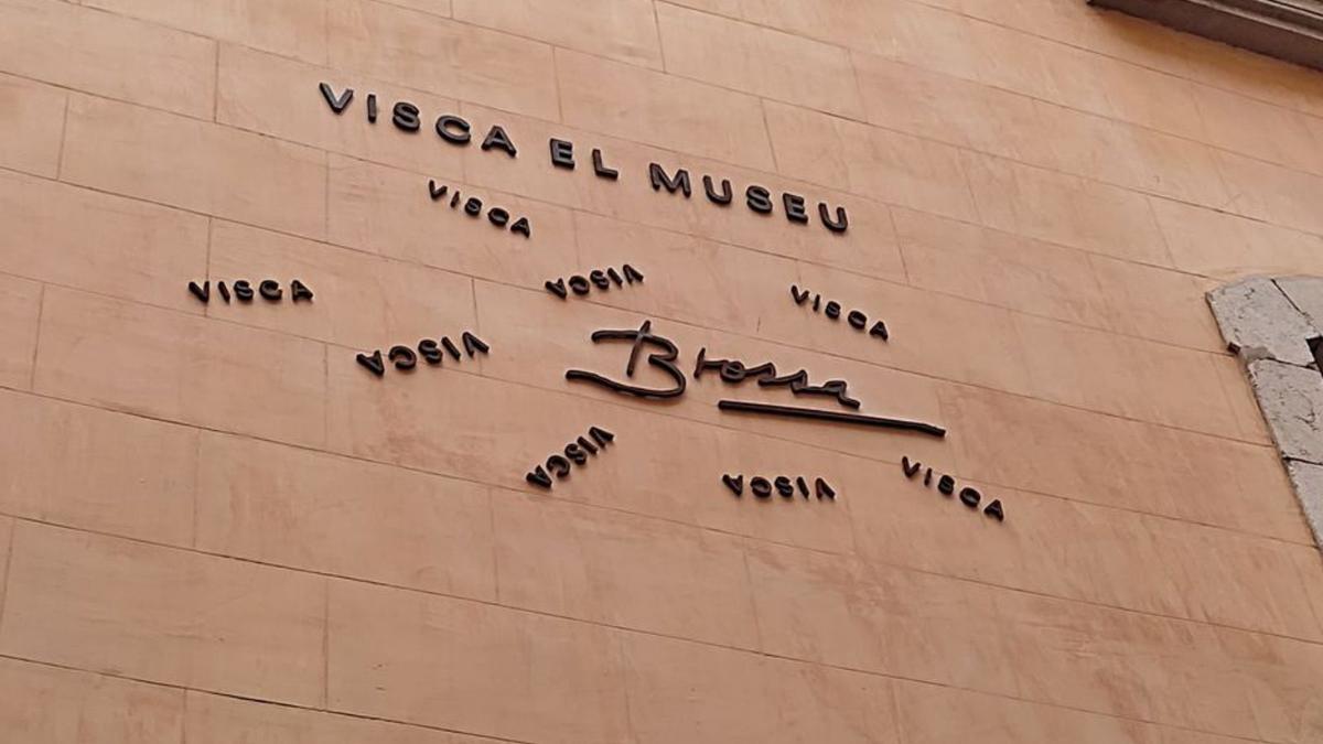 La petjada de Joan Brossa, ara també a la façana | MUSEU DEL JOGUET
