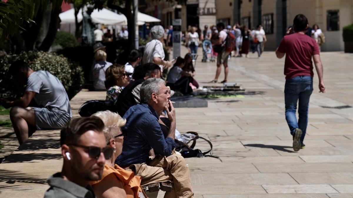 Málaga vive instalada desde hace días en un anticipo del verano, con sol y calor.