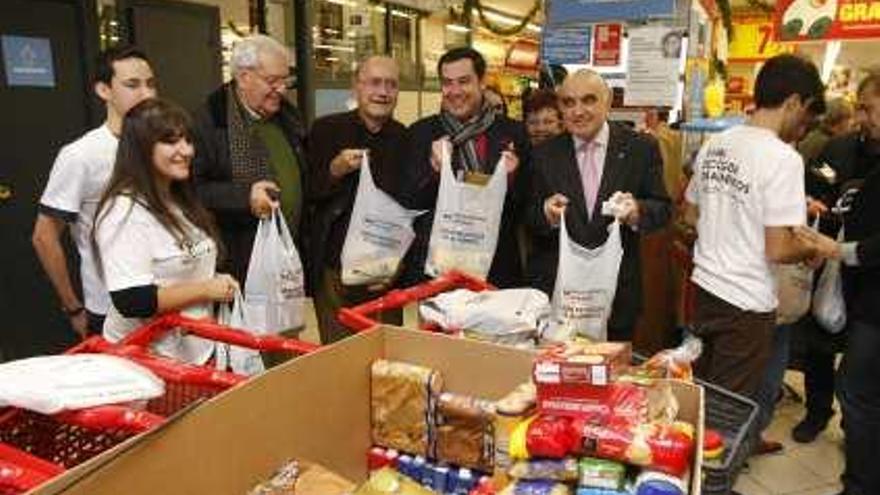 Hernández Mollar, De la Torre y Moreno Bonilla, en la participación del PP en la campaña.