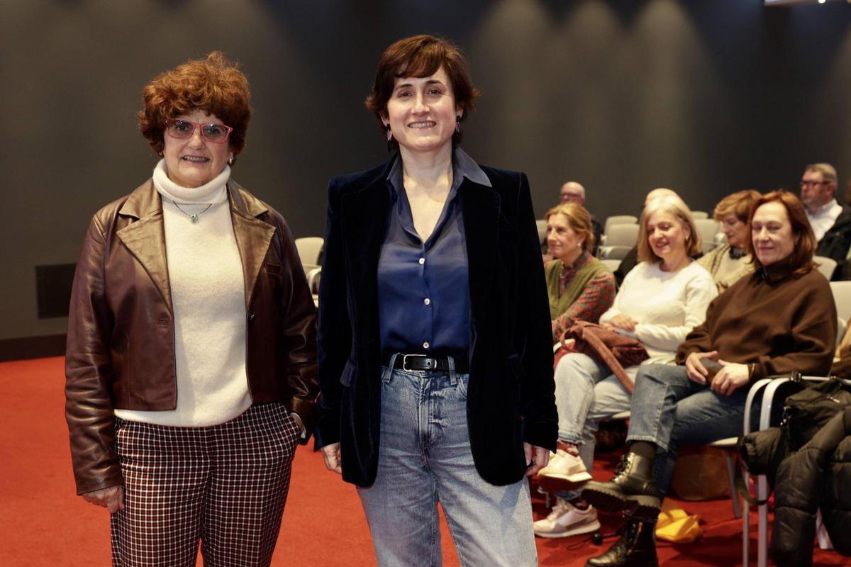 Ana Rodríguez y Faustina Ibáñez, ayer en el Club.