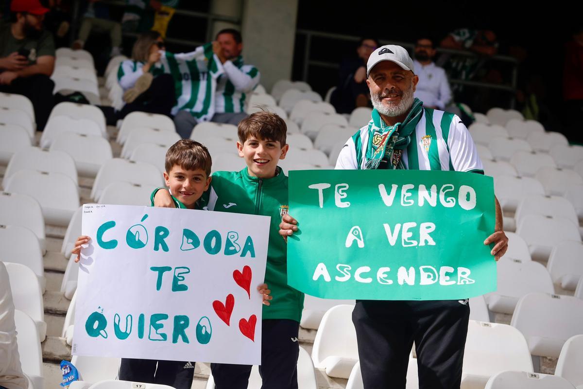 Córdoba CF-Granada | Las imágenes de la afición en El Arcángel