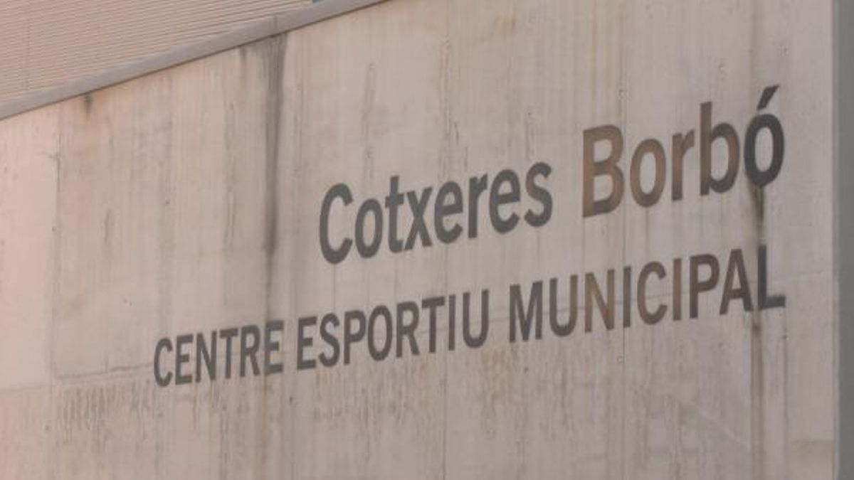 Rótulo del centro deportivo, que pierde el 'Borbó' de su nombre.