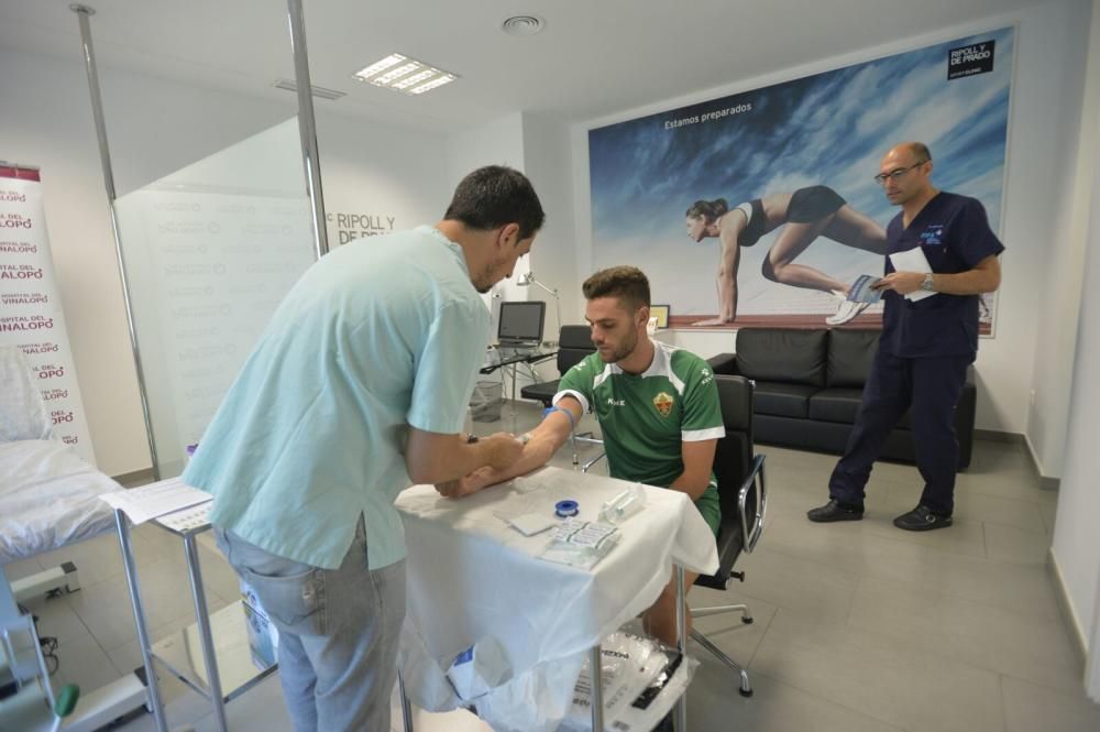 La plantilla del Elche pasa los reconocimientos médicos como inicio de la pretemporada