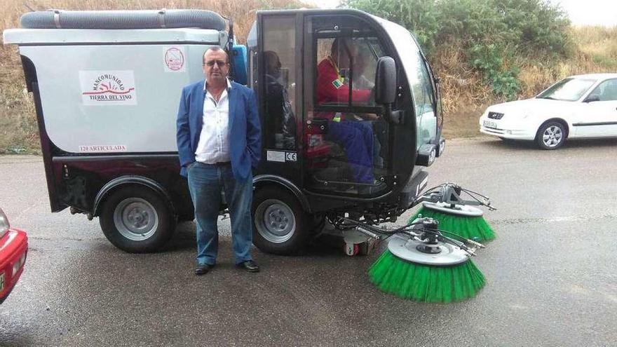 La mancomunidad arrienda una máquina barredora