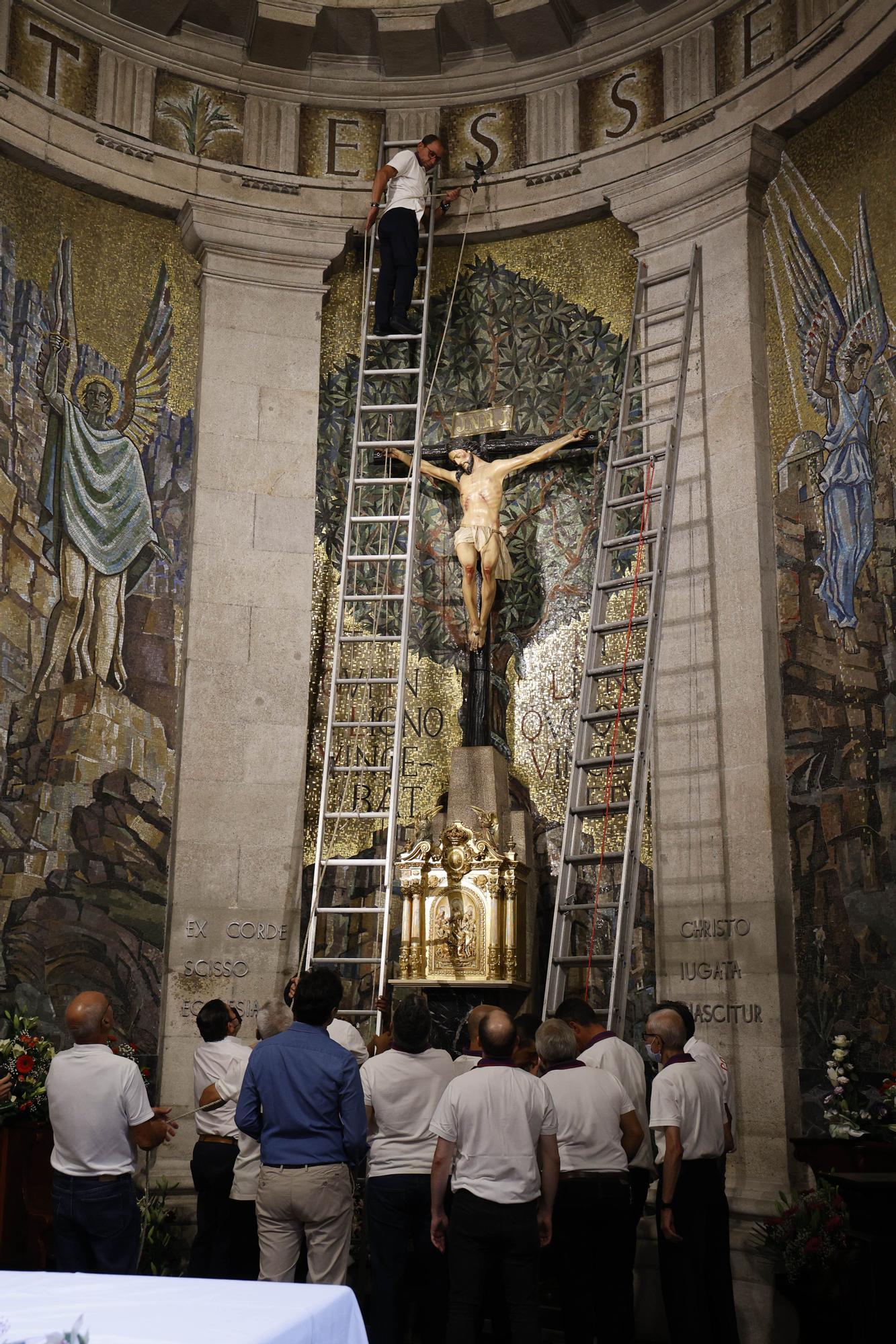 Vigo recupera el descenso del Cristo de la Victoria